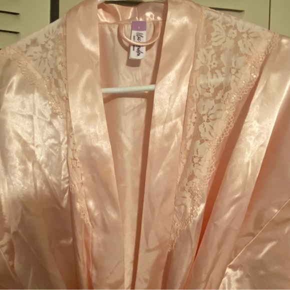 Lilac & London silky robe size small - Picture 3 of 3